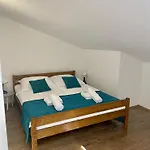 Modern And Spacious 3-bedroom With Balcony & Garden Near