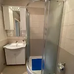 شقة Modern And Spacious 3-bedroom With Balcony & Garden Near