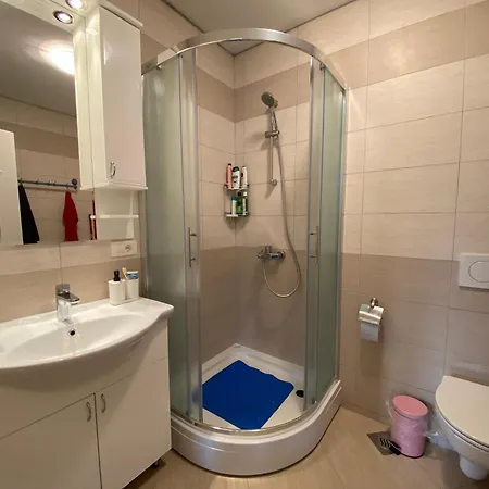 Modern And Spacious 3-Bedroom Apartment With Balcony & Garden Near Beach Malinska