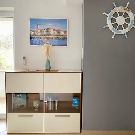 Modern And Spacious 3-Bedroom Apartment With Balcony & Garden Near Beach Apartment Malinska