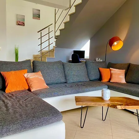 Modern And Spacious 3-Bedroom Apartment With Balcony & Garden Near Beach * Malinska