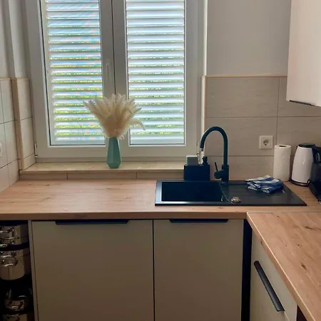 דירה Modern And Spacious 3-bedroom With Balcony & Garden Near מאלינסקה