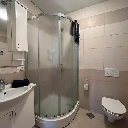Modern And Spacious 3-bedroom With Balcony & Garden Near