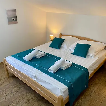 Modern And Spacious 3-bedroom With Balcony & Garden Near