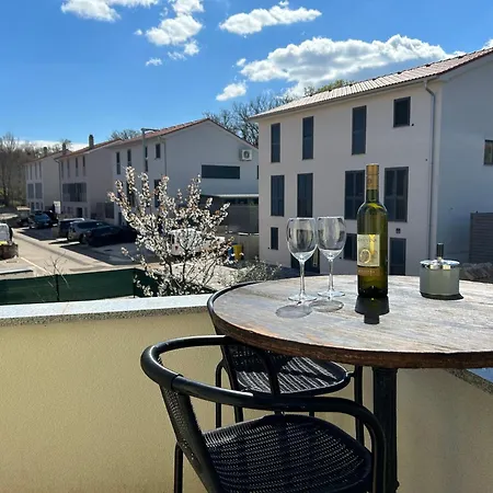 Apartment Modern And Spacious 3-bedroom With Balcony & Garden Near Malinska